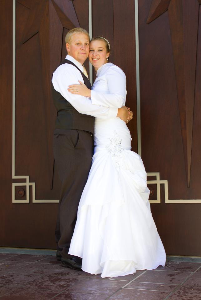 374430_302906426476875_302527853_n