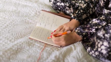 gratitude-lists-how-writing-down-what-youre-thankful-for-transforms-wellbeing--and-how-to-start-136419905635510401-170727110025