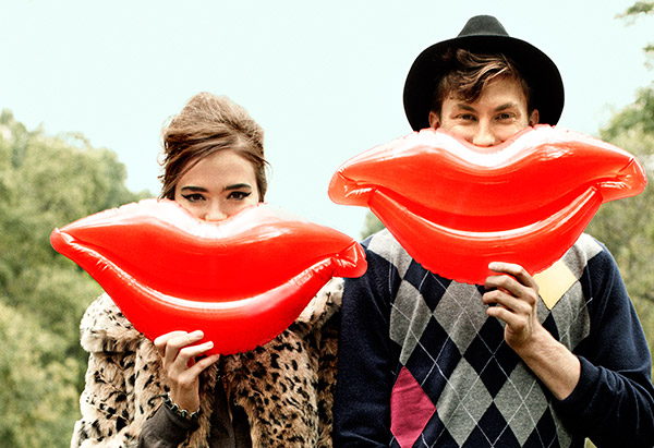 201403-omag-conversation-600x411